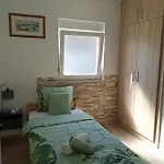 Apartman Lara *